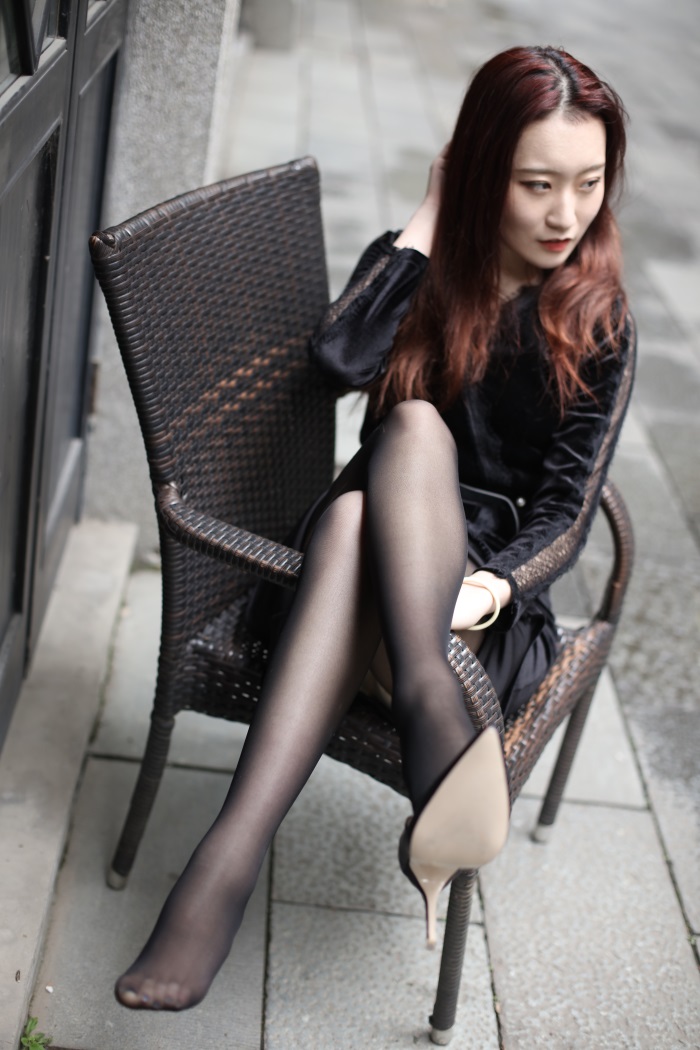 奈丝写真 NO.017：花米-阳光正好，春风吹动你的丝袜 [31P/255MB] -1