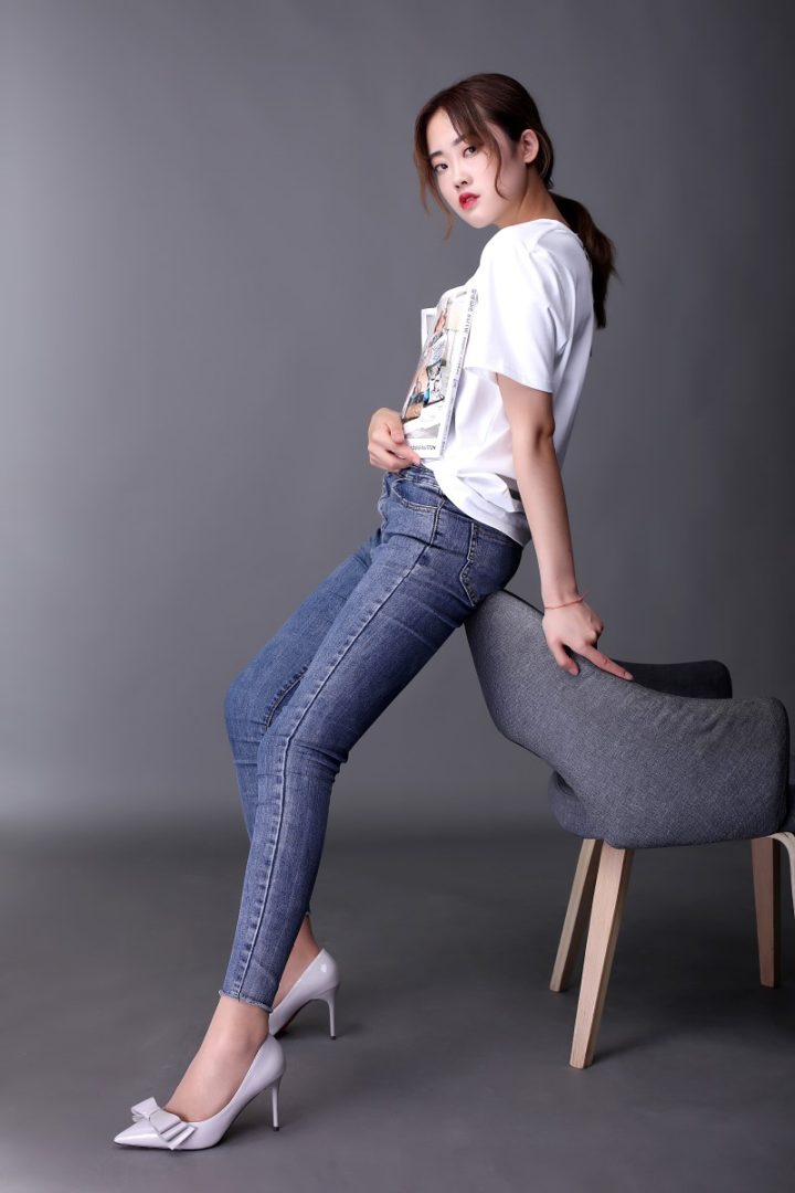 奈丝写真 NO.127：可乐-白T牛仔裤里的丝袜 [37P/592MB] -1